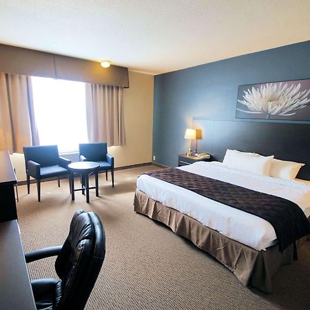 Days Inn By Wyndham Montreal Airport Conference Centre Дорваль Экстерьер фото