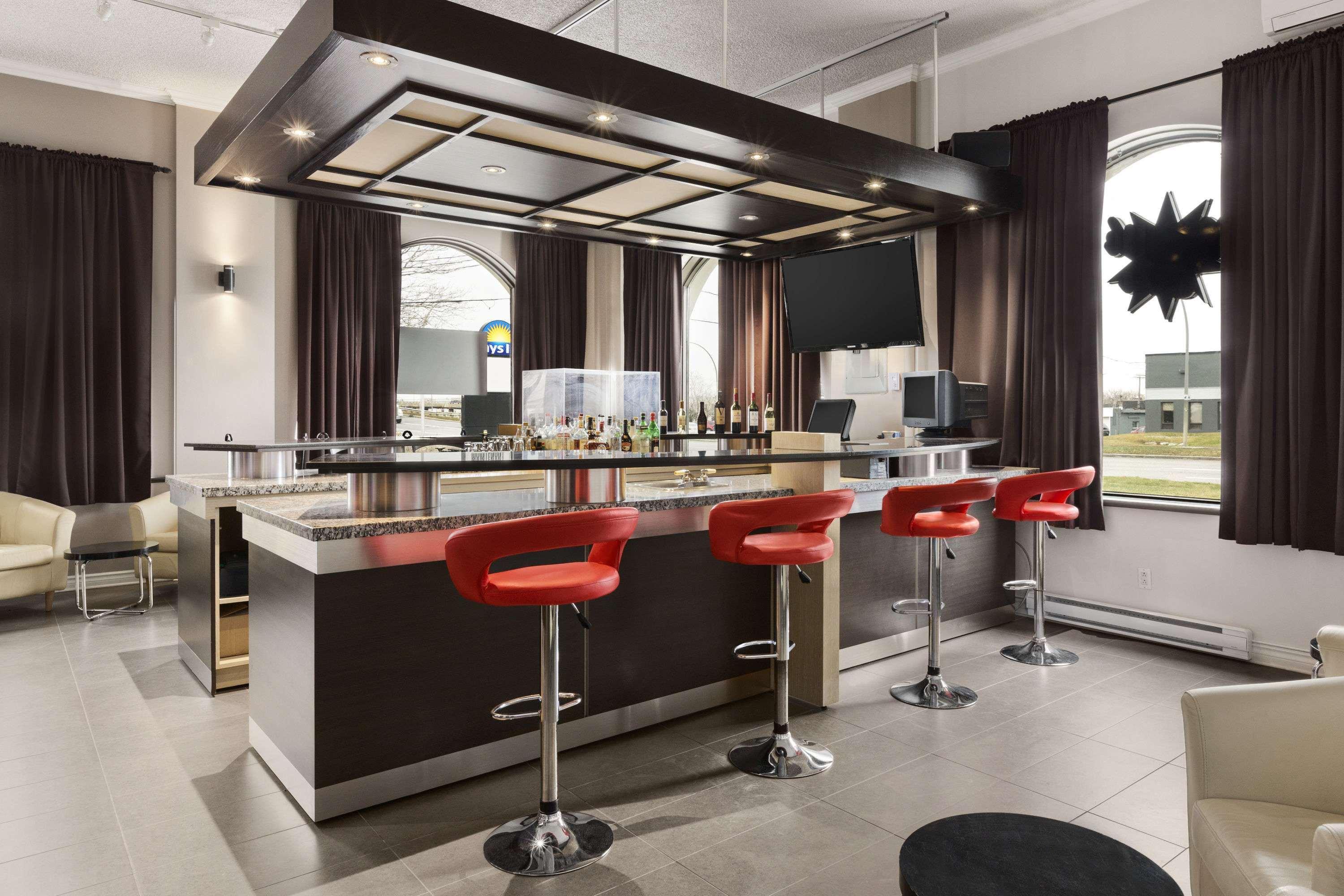 Days Inn By Wyndham Montreal Airport Conference Centre Дорваль Экстерьер фото