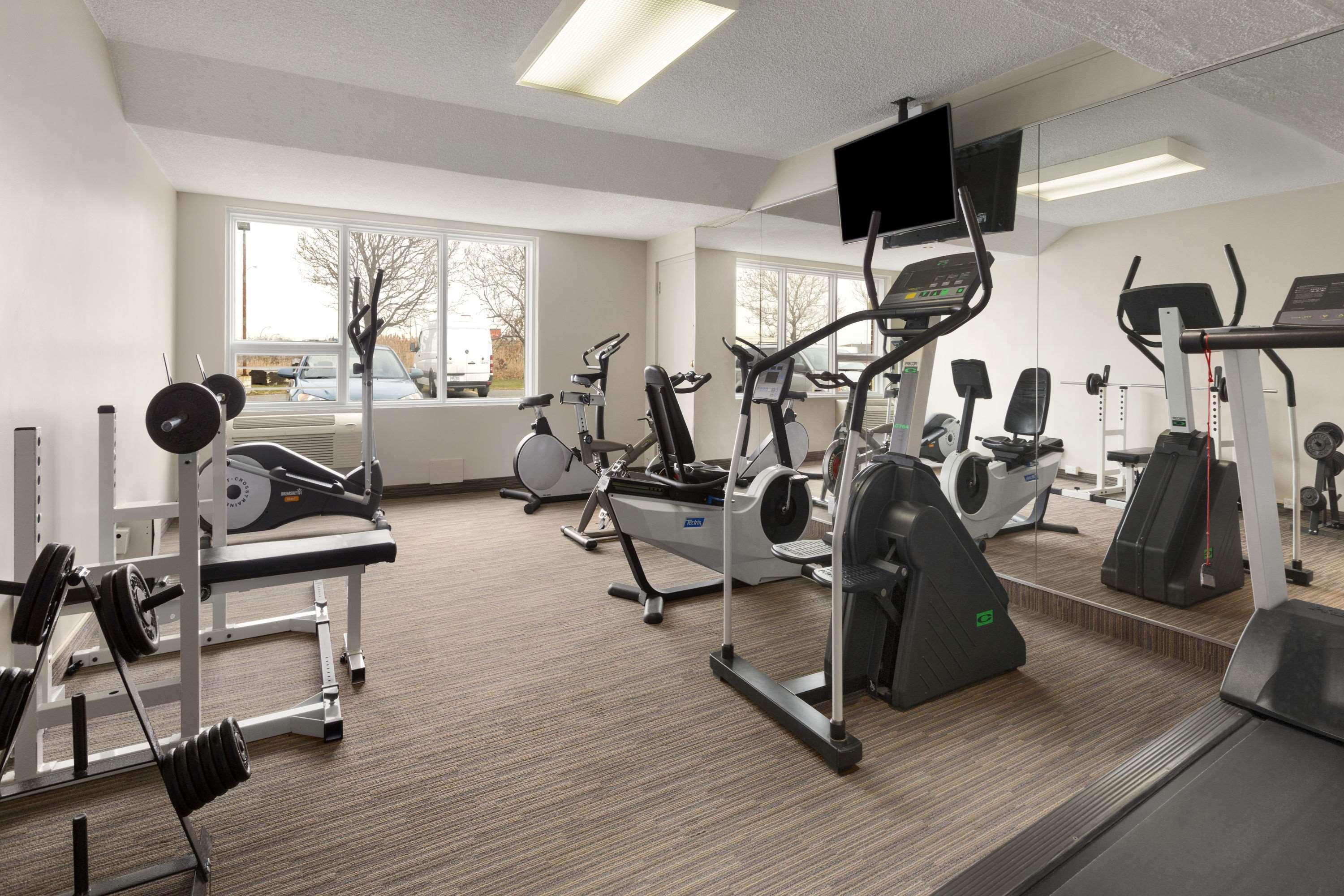 Days Inn By Wyndham Montreal Airport Conference Centre Дорваль Экстерьер фото