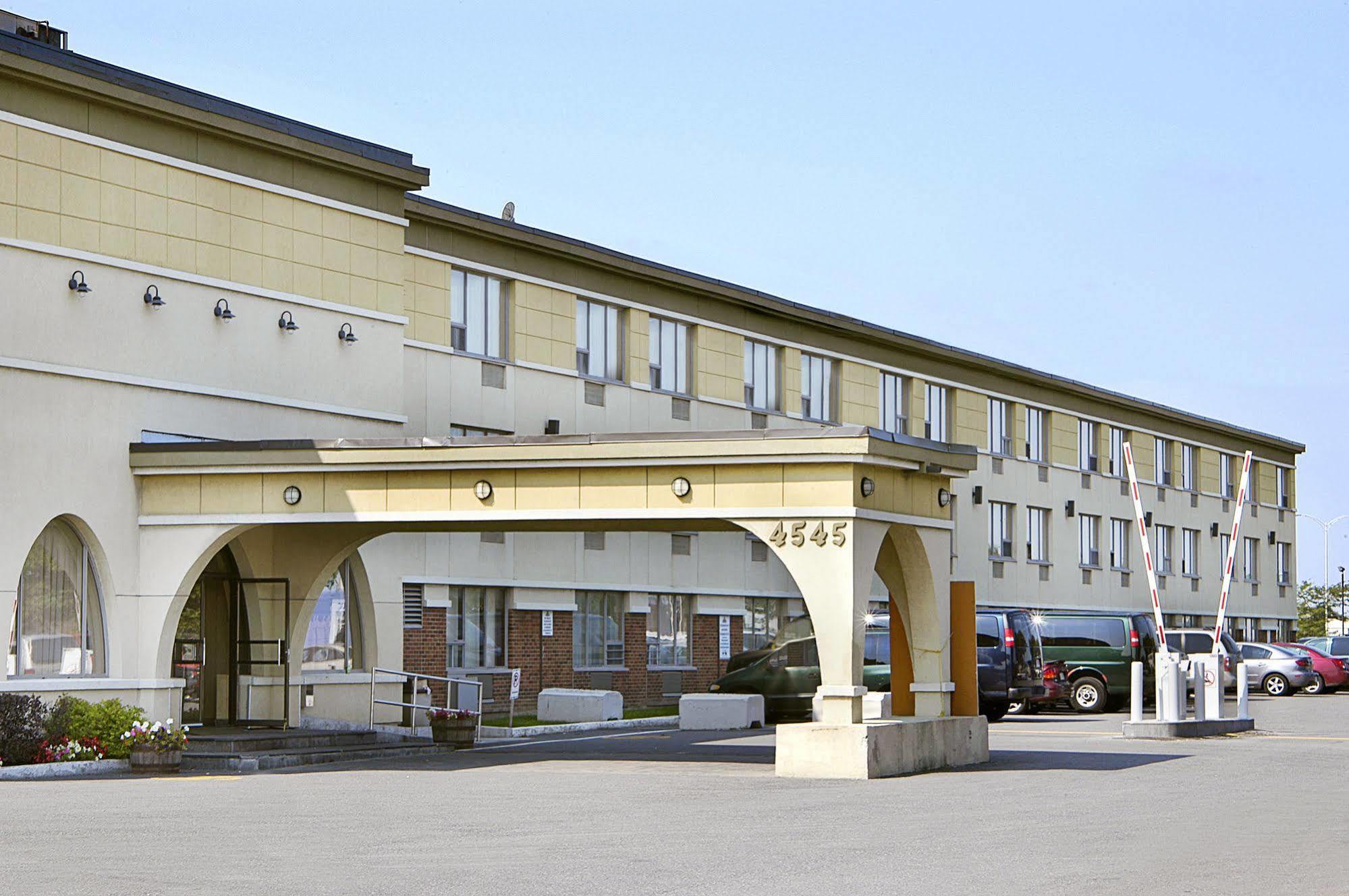 Days Inn By Wyndham Montreal Airport Conference Centre Дорваль Экстерьер фото