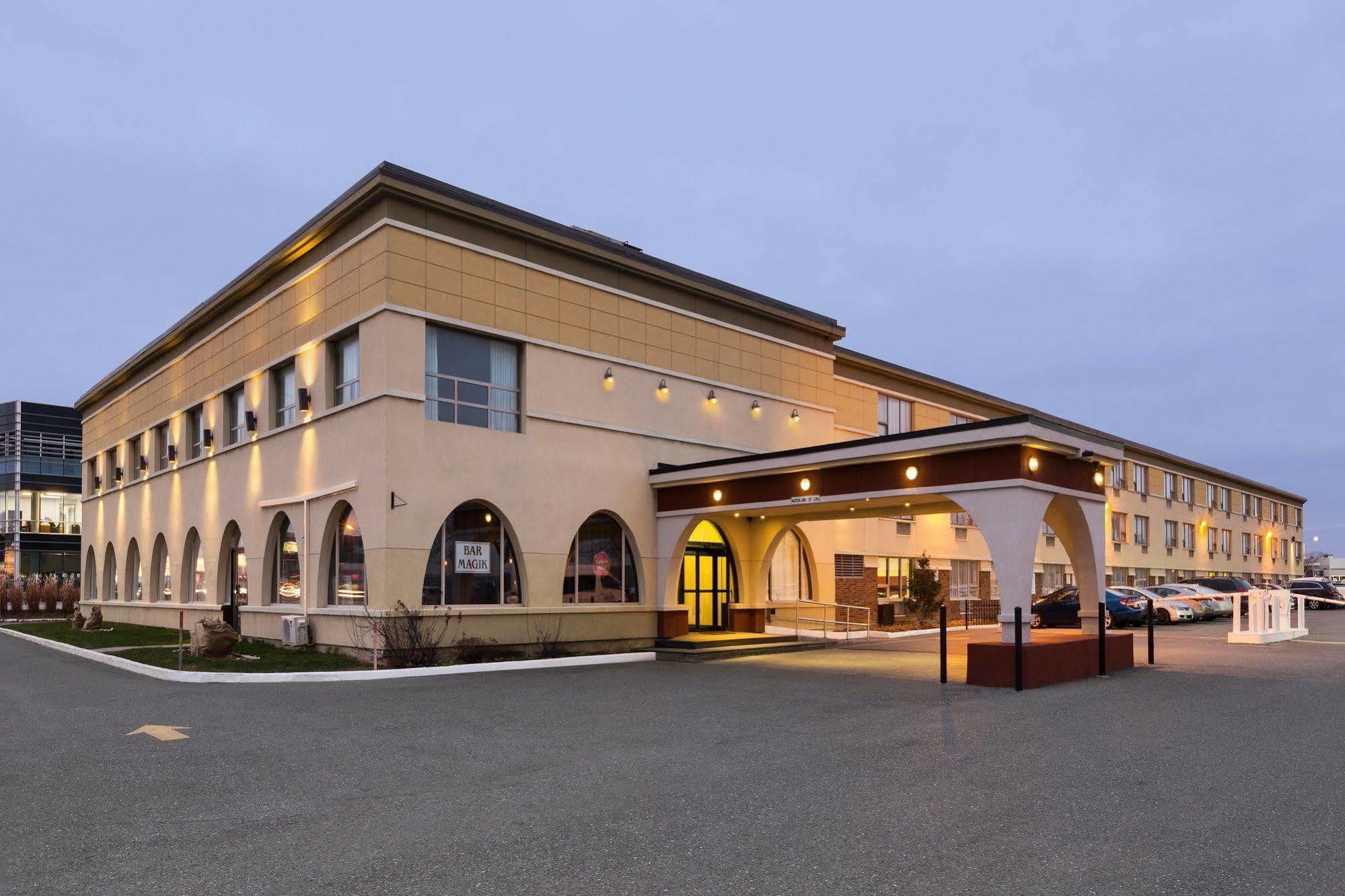 Days Inn By Wyndham Montreal Airport Conference Centre Дорваль Экстерьер фото