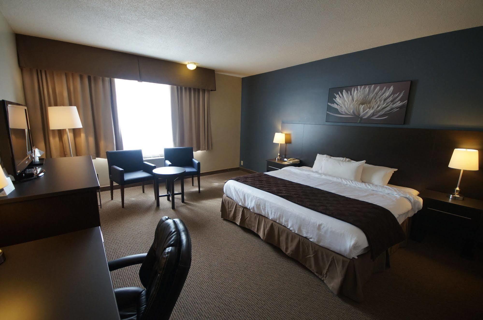 Days Inn By Wyndham Montreal Airport Conference Centre Дорваль Экстерьер фото