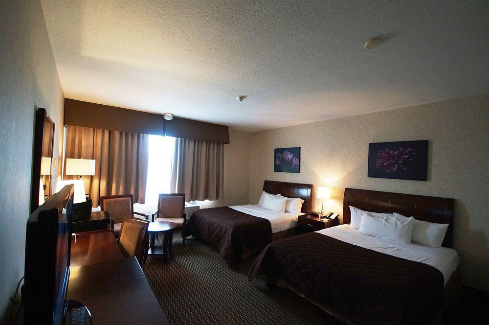 Days Inn By Wyndham Montreal Airport Conference Centre Дорваль Экстерьер фото